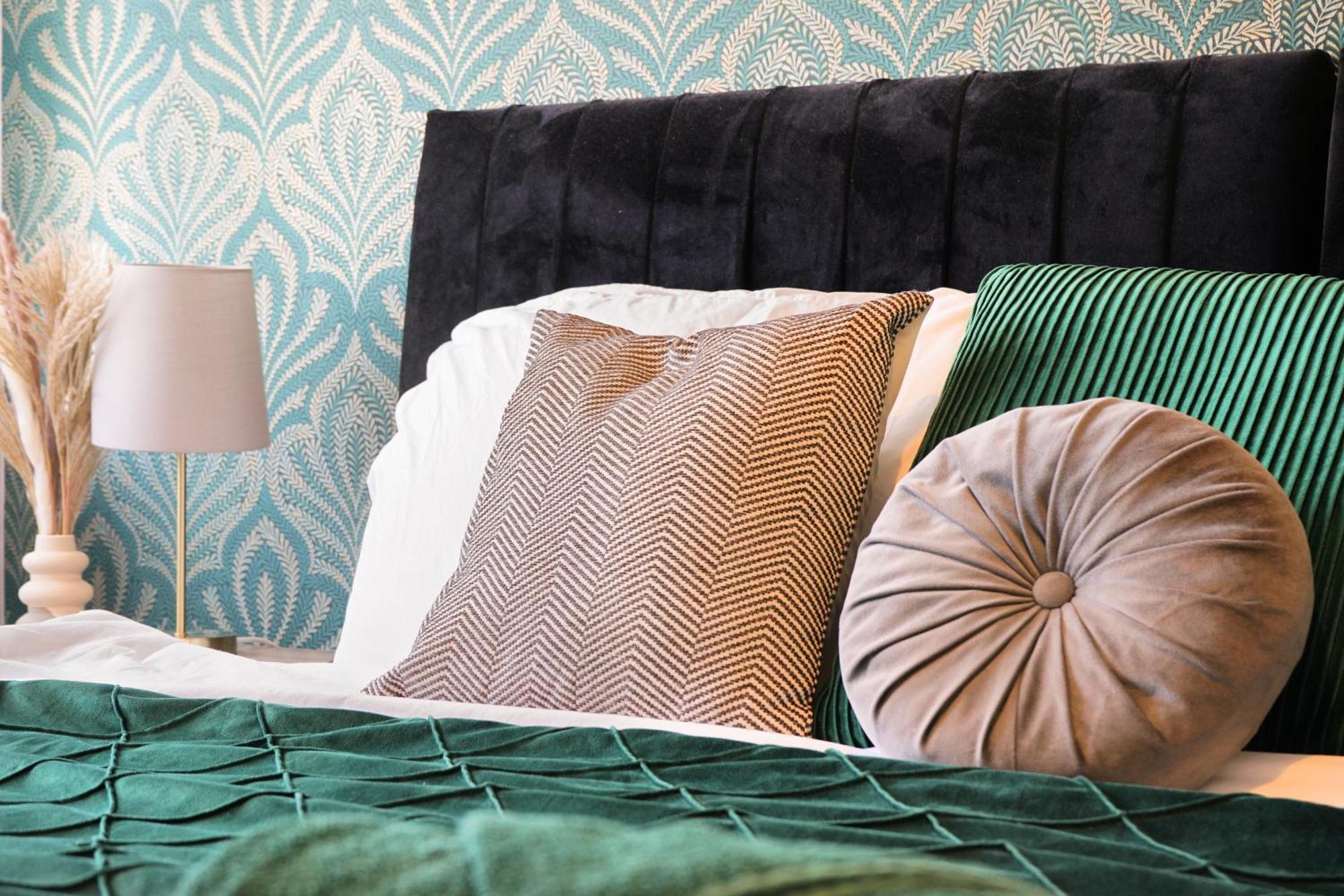 Cosy Corner In Aylesbury Near Stoke Mandeville Hospital & Town Centre With Private Parking Exterior photo