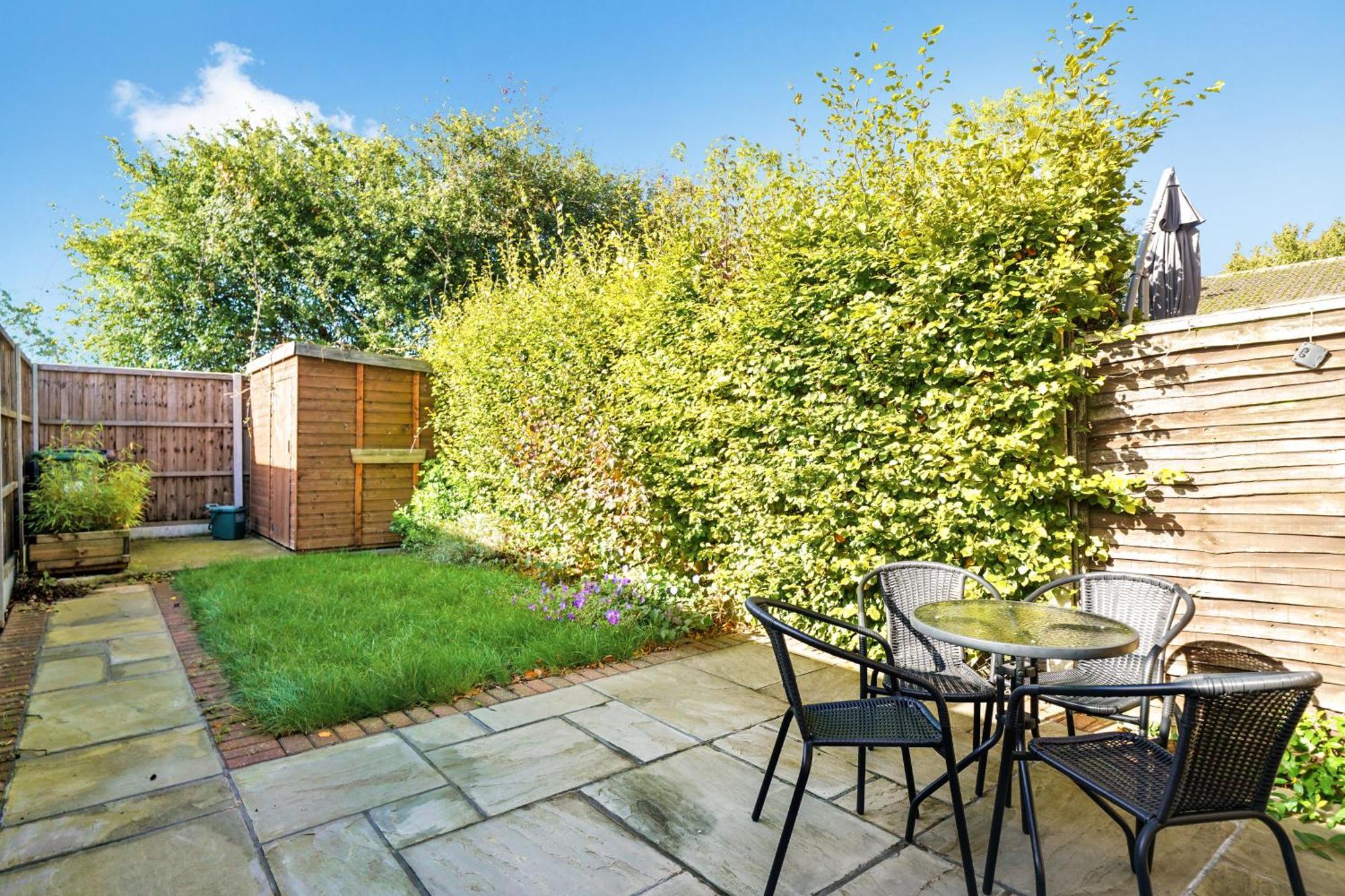 Cosy Corner In Aylesbury Near Stoke Mandeville Hospital & Town Centre With Private Parking Exterior photo